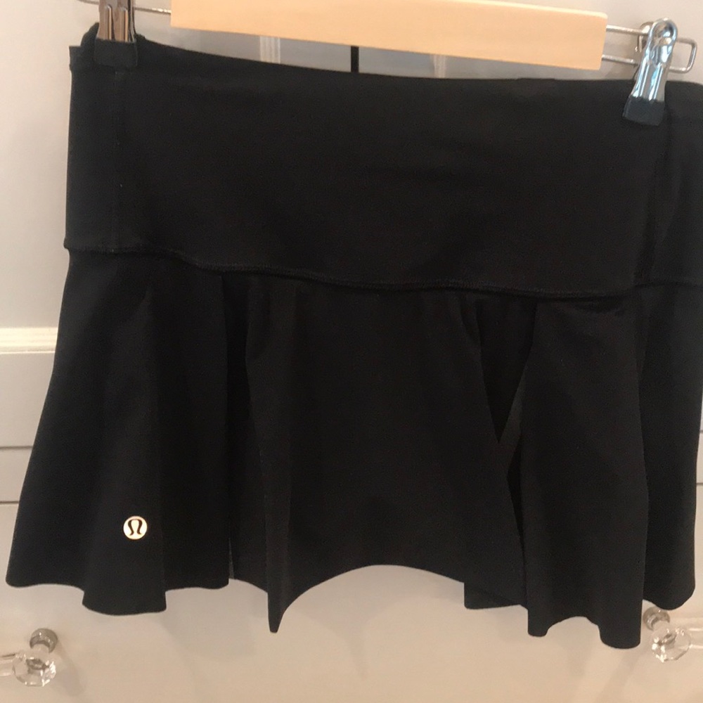 Lululemon black skirt